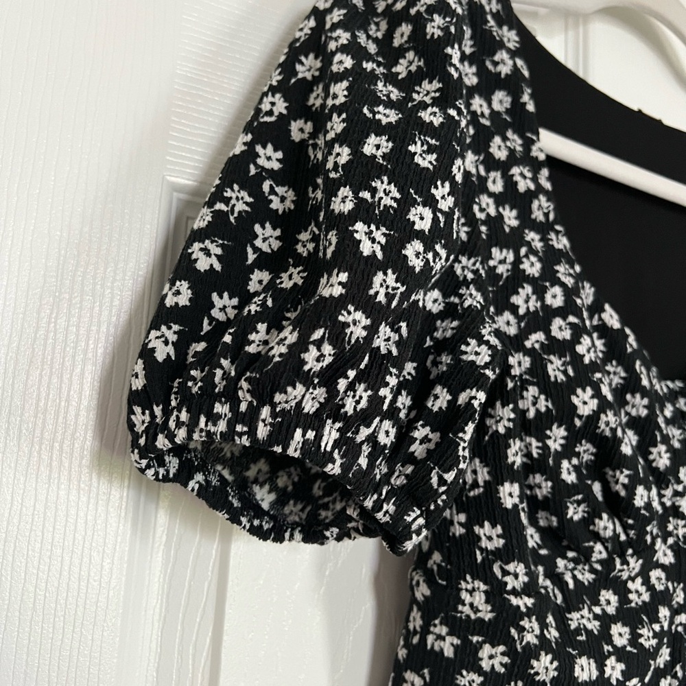 Free People Black and White Floral Crop Top - Picture 2 of 8